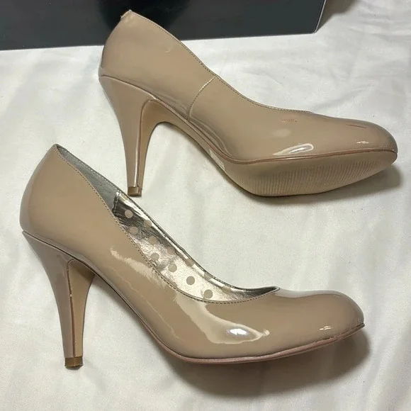 Fergalicious by Fergie Women’s 7.5 M Sammi Pumps Beige Faux Leather Stiletto - Picture 3 of 8